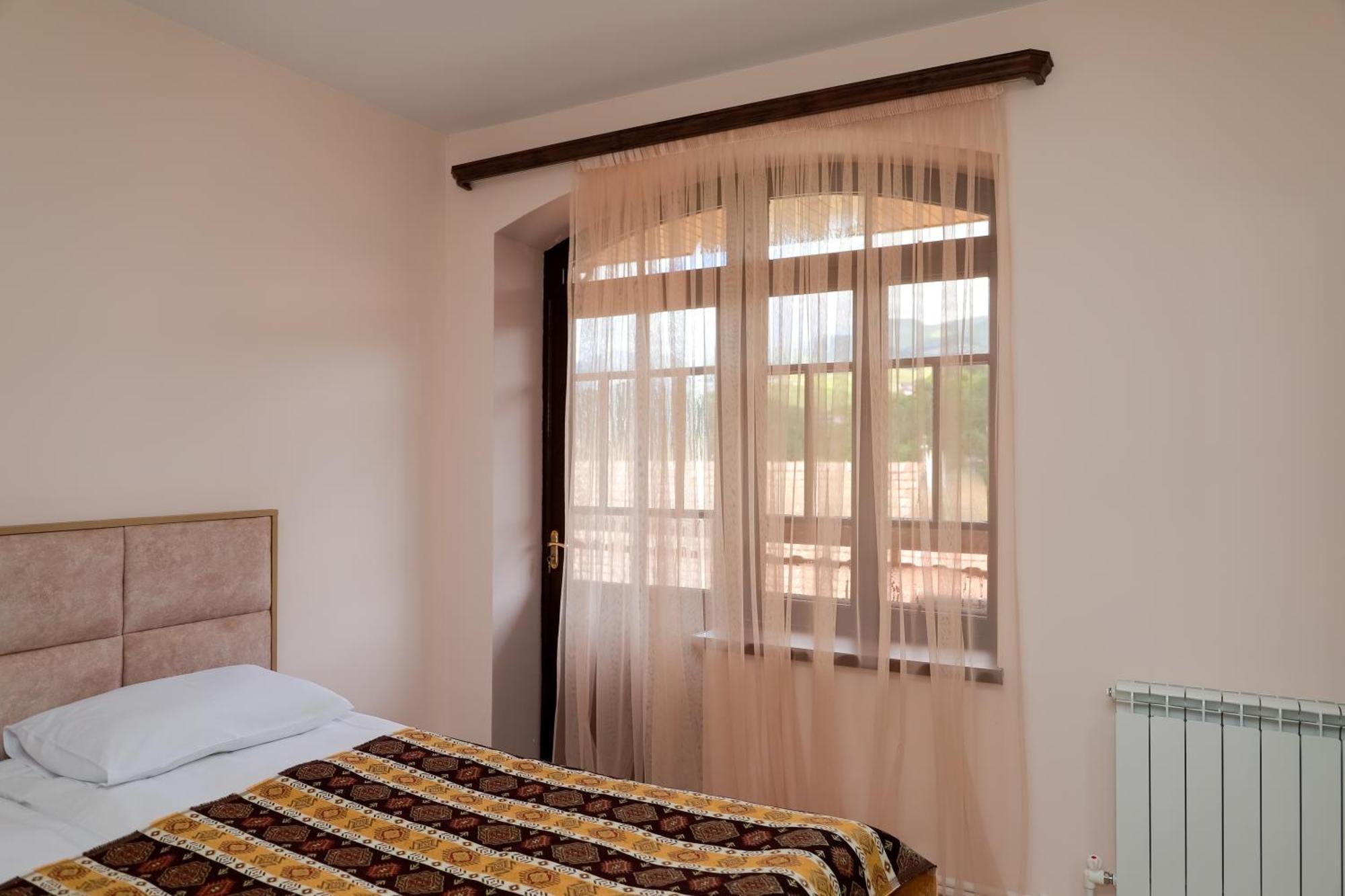 Hotel Dilijan Old Center Екстер'єр фото