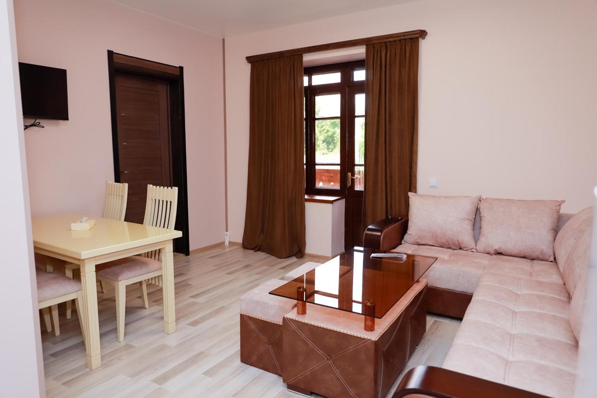 Hotel Dilijan Old Center Екстер'єр фото